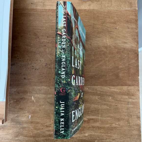 6/$30 The Last Garden in England by Julia Kelly paperback book - Picture 3 of 6